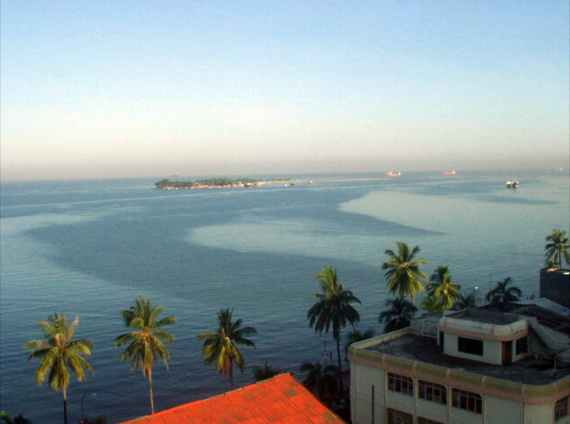 スラウェシ島最大の港町マカッサル。 ここから、トラジャコーヒーは積み出される。 南国の港町の情緒満点。（コーヒーノート）