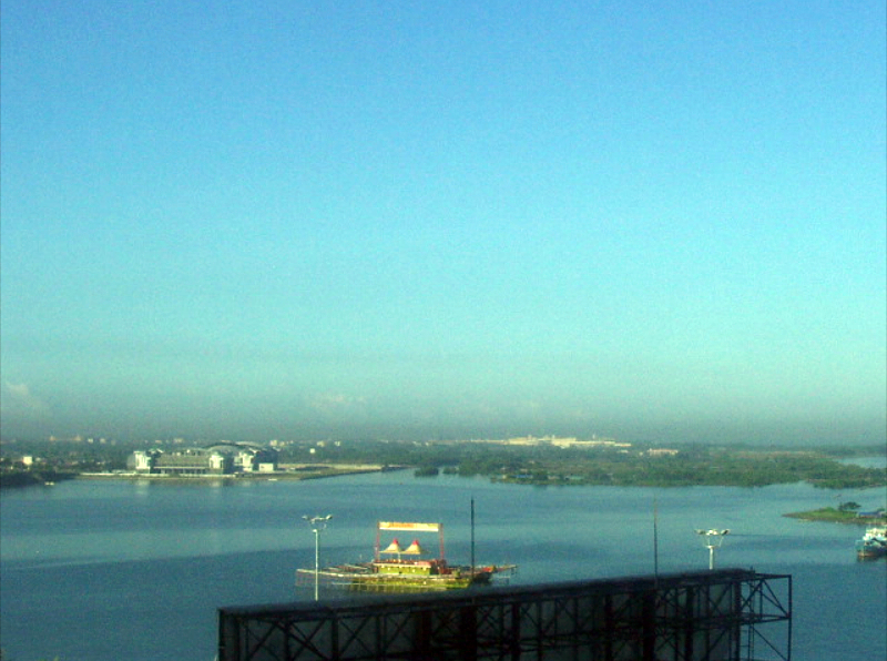 マカッサル港からの展望。 青い空と海。（コーヒーノート）