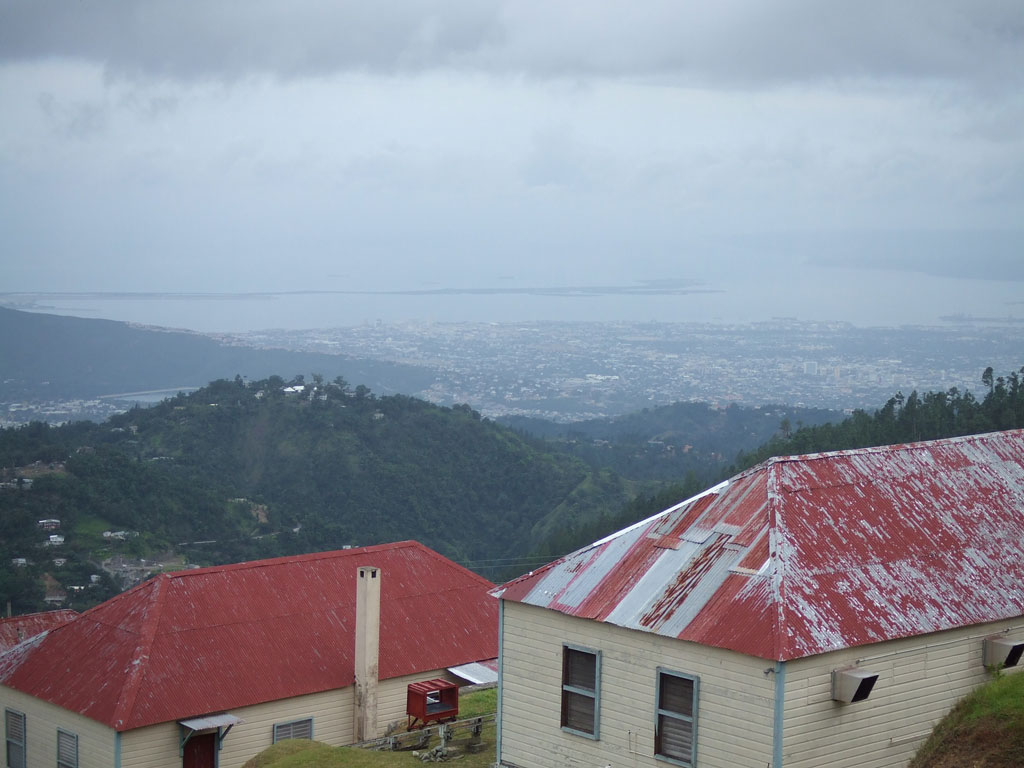 ニューキャッスルから望む首都キングストン