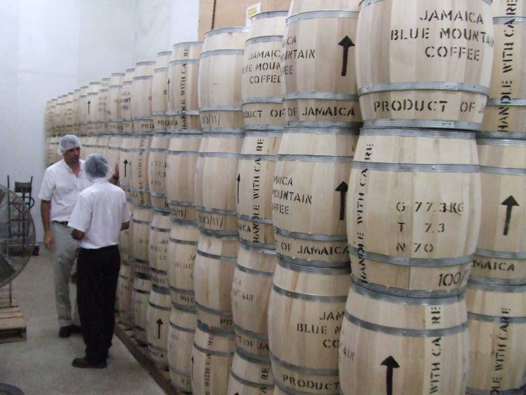 積み上げられたブルマンの樽